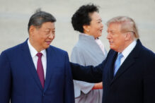 trump-i-ar-fi-propus-lui-xi-sa-cumpere-arme-americane.-dezvaluirea-ambasadorului-sua-in-china