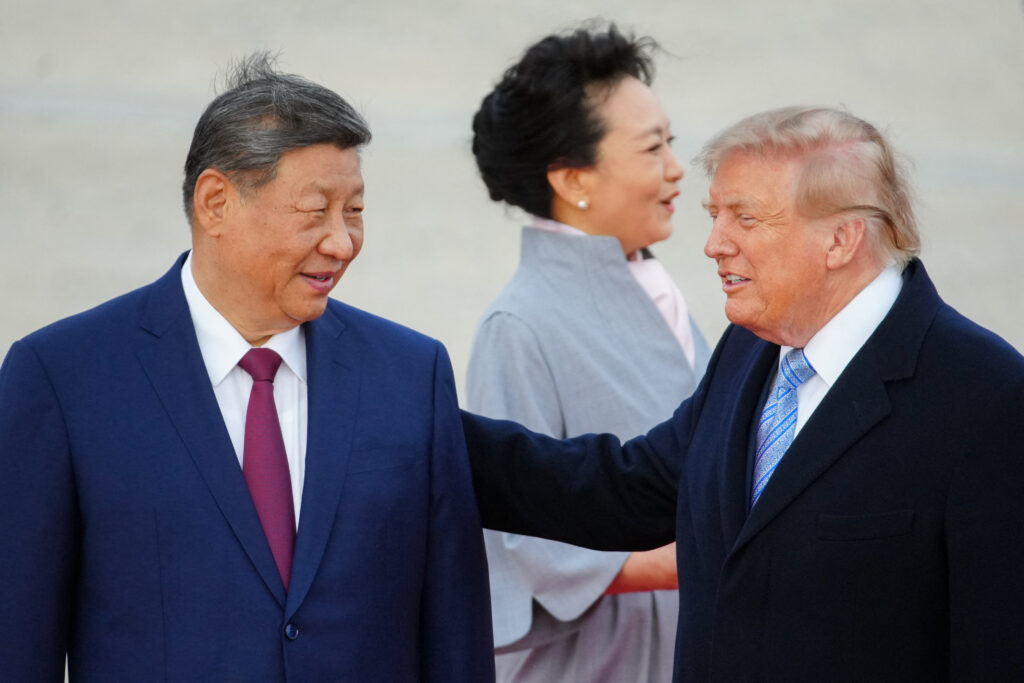 trump-i-ar-fi-propus-lui-xi-sa-cumpere-arme-americane.-dezvaluirea-ambasadorului-sua-in-china