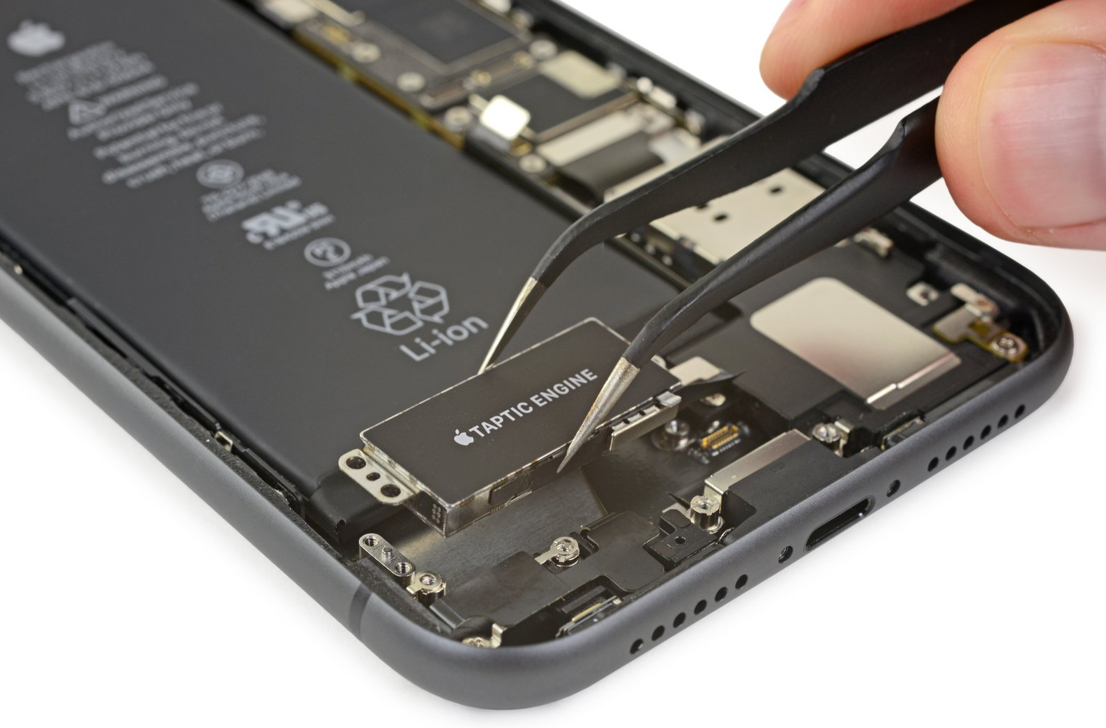 apple-trebuie-sa-plateasca-5.7-miliarde-de-dolari-pentru-vibratiile-iphone-si-apple-watch
