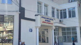 noapte-violenta-la-iasi!-doi-oameni-au-ajuns-la-spital:-unul-a-fost-injunghiat,-iar-altul-lovit-cu-o-halba-de-bere