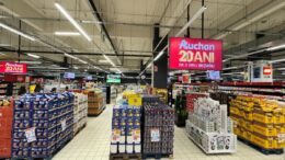 20-de-ani-de-auchan-in-romania:-o-aniversare-cu-mii-de-oferte,-beneficii-pentru-clienti-si-proiecte-de-solidaritate