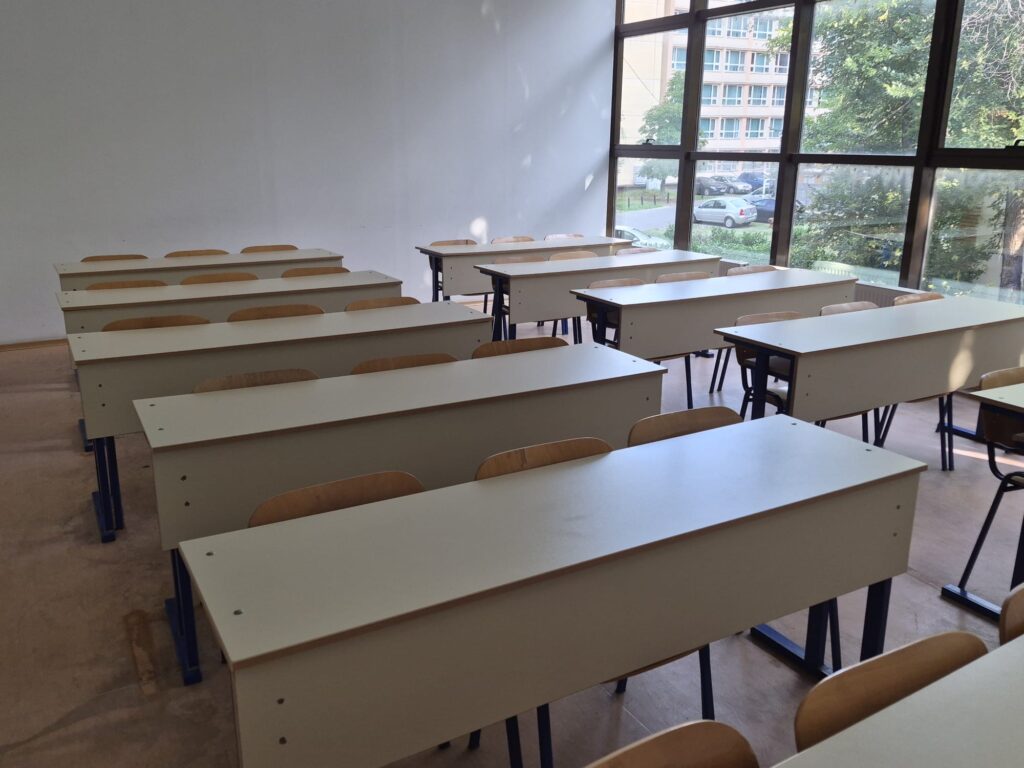 amenzi-de-pana-la-200000-de-lei-pentru-afacerile-cu-lucrari-de-licenta.-legea-care-ii-permite-politiei-sa-intervina-mai-rapid-a-trecut-de-senat