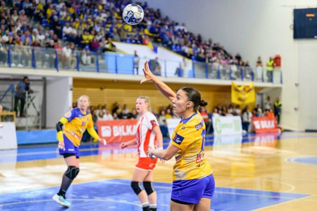corona-brasov,-start-in-forta-in-preliminariile-ehf-european-league-victorie-la-7-goluri-cu-steaua-rosie-belgrad.-emotii-cu-sorina-grozav