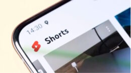 youtube-promite-ca-va-reduce-vizibilitatea-anumitor-clipuri-shorts,-dar-nu-abandoneaza-modelul-de-inspiratie-tiktok
