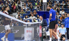 absolut-ireal!-rusul-medvedev-a-fost-descalificat-in-semifinala-cu-djokovic-de-la-beijing-pentru-ca-a-lovit-un-spectator!