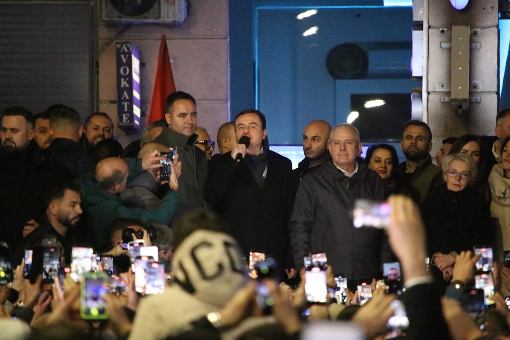 lectia-kosovo:-alegeri-anticipate-evitate-in-ultima-clipa.-parlamentul-alege-o-presedinta