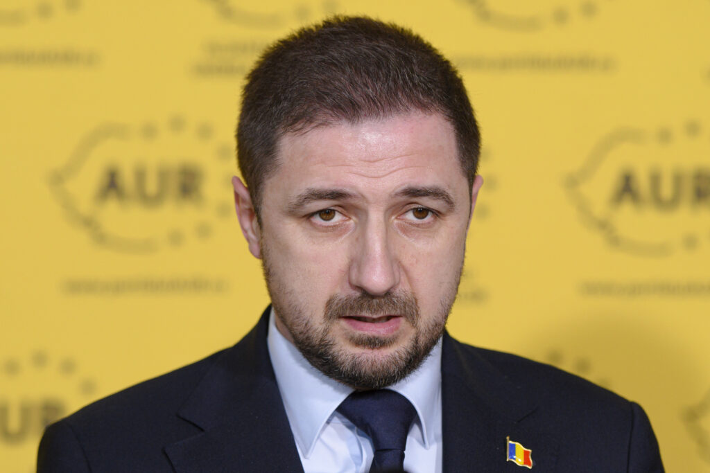 adrian-axinia-il-critica-pe-marius-lulea:-s-a-plasat-in-afara-partidului.-europarlamentarul-reafirma-ca-aur-nu-voteaza-guvernul-niculescu