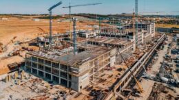 intarzieri-la-platile-constructorilor-spitalului-regional-craiova-rogobete:-au-continuat-sa-munceasca.-stadiul-constructiei-a-depasit-25%