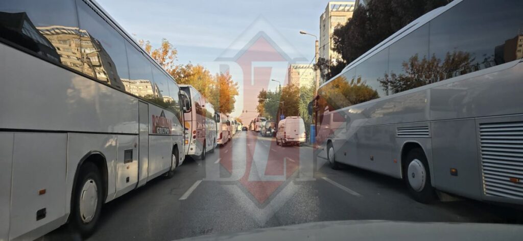 mai-multe-strazi-din-iasi-sunt-inchise.-zeci-de-autocare-cu-pelerini-au-ajuns-in-oras-pentru-sfanta-parascheva