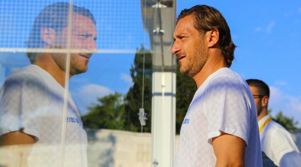 francesco-totti-a-sosit-in-romania!-motivul-vizitei-fulger