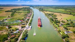 transportul-pe-dunare-catre-portul-constanta-este-blocat.