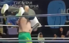 imagini-dramatice!-arbitrul-s-a-prabusit-in-ring-si-a-murit.-luptatorul-a-fost-arestat