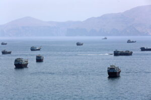 ft:-iranul-ataca-petroliere-si-dincolo-de-stramtoarea-ormuz,-in-incercarea-de-a-limita-exporturile-de-petrol-din-golf