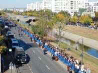 imagini-spectaculoase-din-drona-cu-miile-de-pelerini-de-la-sfanta-parascheva.-coada-pentru-inchinarea-la-moaste-se-intinde-pe-kilometri-intregi