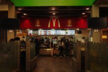 un-urias-lant-de-fast-food-foloseste-in-secret-inteligenta-artificiala-pentru-a-stabili-pretul-produselor-sale