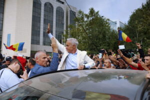 calin-georgescu,-nou-mesaj-din-arest-pentru-sustinatorii-sai:-nici-distanta,-nici-zidurile-nu-pot-desparti-oamenii