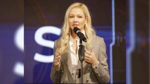 blonda-lui-solcanu-jr.-vrea-un-nou-contract-platit-cu-bani-publici!-o-singura-oferta-financiara-a-fost-depusa-la-licitatia-din-comuna-ruginoasa-pentru-modernizarea-iluminatului-stradal