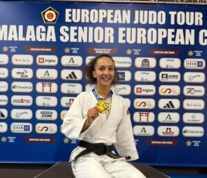 luciana-catana-si-roxana-visa,-medalii-la-cupa-europeana-de-judo