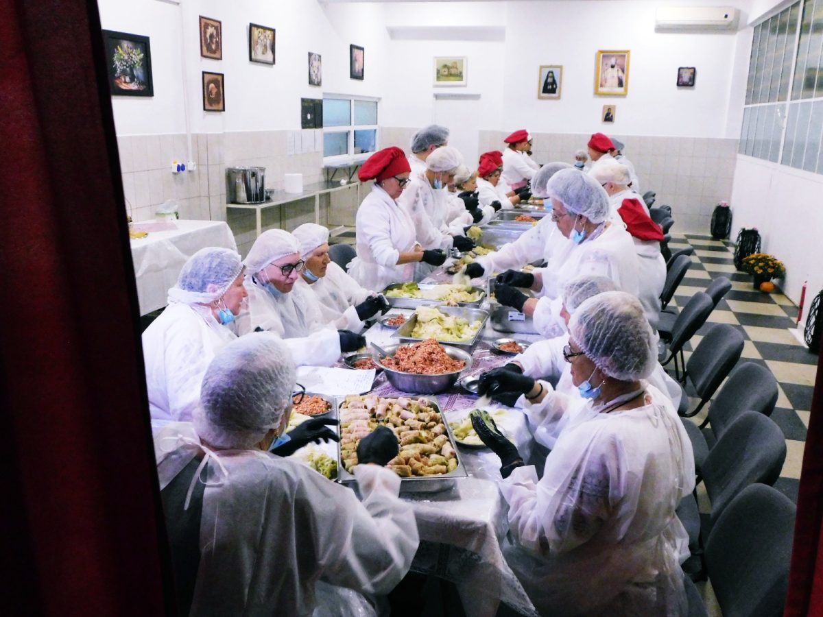 aproape-60.000-de-sarmale,-pregatite-la-iasi-pentru-pelerini,-de-hramul-sfintei-parascheva