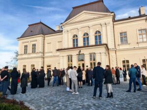 castel-din-romania,-premiat-la-nivel-european-in-2026-pentru-lucrarile-de-restaurare.-placheta-a-fost-montata-la-rascruci