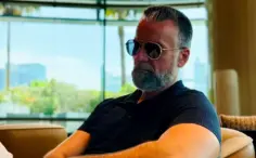 controversatul-influencer-cezar-ionascu-si-a-facut-partid.-cum-a-trecut-de-la-tabere-de-masculinitate-la-politica
