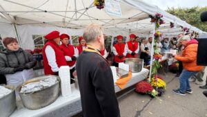 60000-de-sarmale-pentru-pelerinii-de-la-iasi.-mihai-chirica:-ii-mai-asteptam-si-la-anul,-cu-speranta-ca-va-fi-mai-multa-pace-in-estul-europei