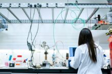 ce?-asta-nu-are-niciun-sens!-|-cercetatori-ai-s-au-apucat-de-fumat,-fiind-siguri-ca-aceasta-va-gasi-leacul-pentru-cancer