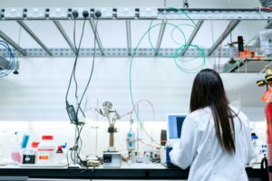 ce?-asta-nu-are-niciun-sens!-|-cercetatori-ai-s-au-apucat-de-fumat,-fiind-siguri-ca-aceasta-va-gasi-leacul-pentru-cancer