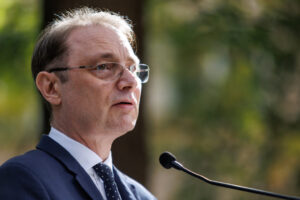 modificari-de-ultima-ora-in-guvernul-luca-niculescu:-scolile-si-liceele-ar-ajunge-pe-mana-psd.-ai-ul-ar-merge-la-ministerul-lui-zamfir