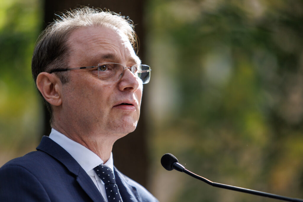 modificari-de-ultima-ora-in-guvernul-luca-niculescu:-scolile-si-liceele-ar-ajunge-pe-mana-psd.-ai-ul-ar-merge-la-ministerul-lui-zamfir