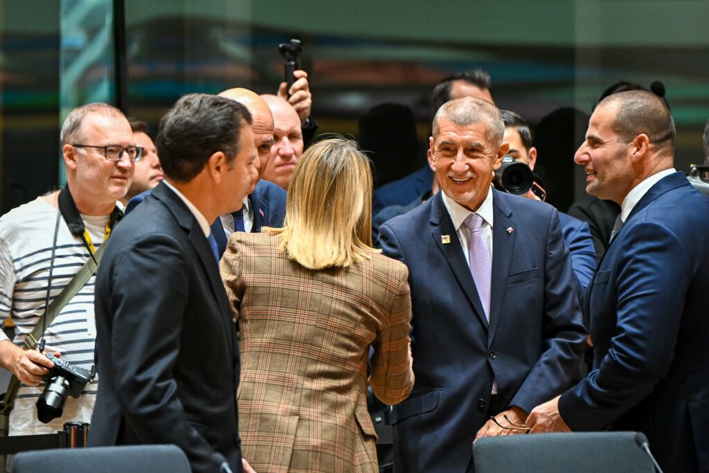 surpriza.-un-lider-european,-considerat-pro-rus,-il-acuza-pe-trump-de-tradare-deoarece-a-semnat-acordul-cu-putin