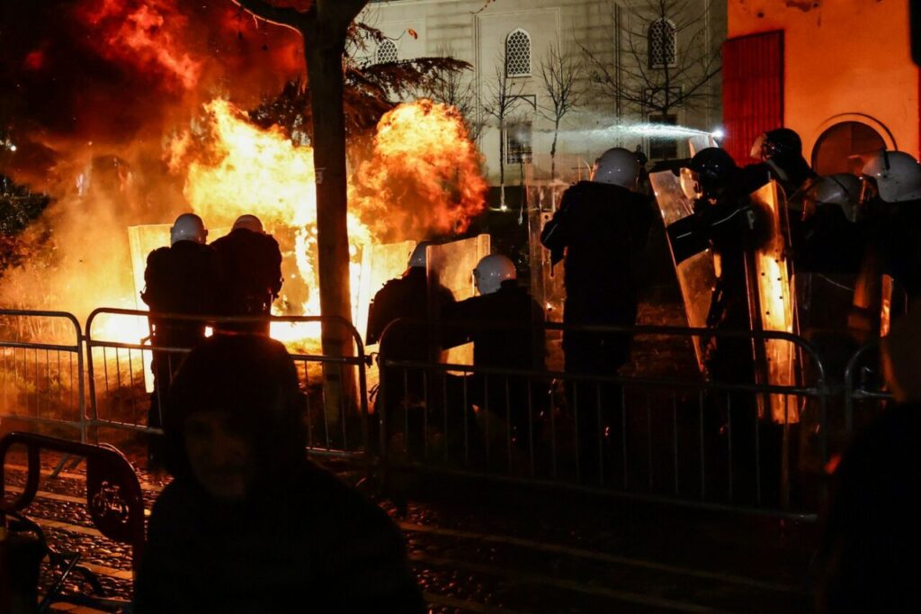 albania,-in-pragul-razboiului-civil.-premierul-edi-rama,-care-l-a-angajat-consilier-pe-florian-coldea,-acuza-ca-forte-straine-sunt-implicate-in-protestele-violente-de-la-tirana