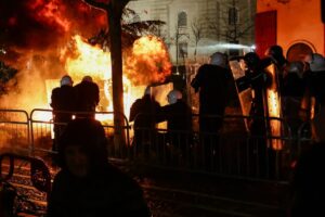 albania,-in-pragul-razboiului-civil.-premierul-edi-rama,-care-l-a-angajat-consilier-pe-florian-coldea,-acuza-ca-forte-straine-sunt-implicate-in-protestele-violente-de-la-tirana