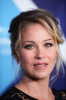 actrita-christina-applegate-spune-ca-a-fost-diagnosticata-gresit-cu-scleroza-multipla